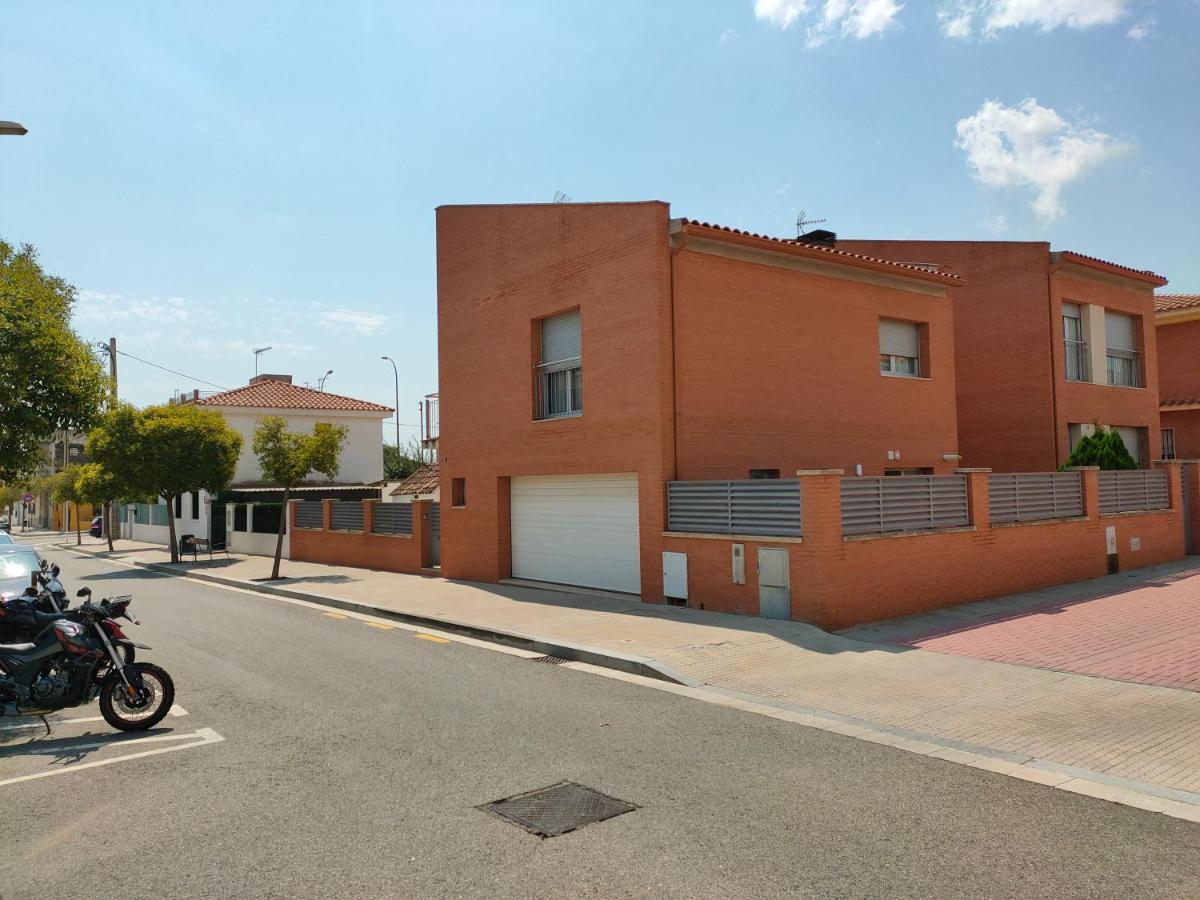 Chalet Amplio Con Jardin Y Zona Barbacoa. Reus Buitenkant foto